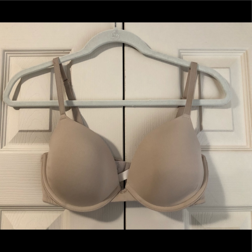 VS Pink lightly lined bra